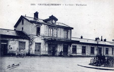 http://www.cg-aisne.org/cartespostales/photos/02168%20Chateau-Thierry/_600/02168%20-%20Ch%C3%A2teau-Thierry%20-%20La%20Gare.jpg